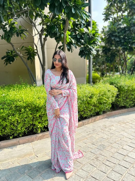 1-Min ready to wear fox georgette floral digital print saree with unstitch blouse. GRAY FLORAL