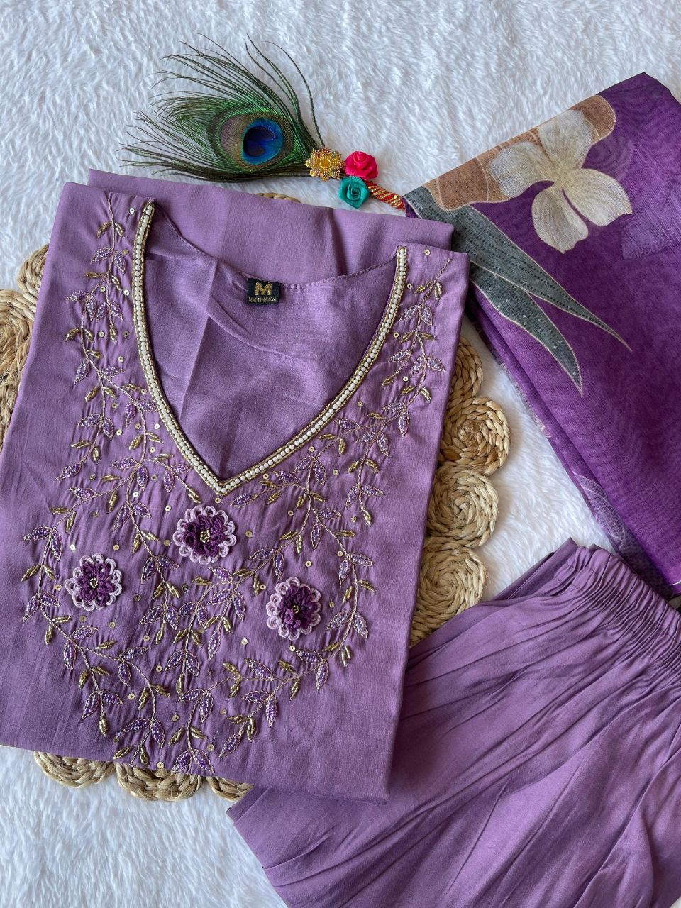 Light Purple hand embroidered pearl and cutdana On work The Neck kurti set zs351