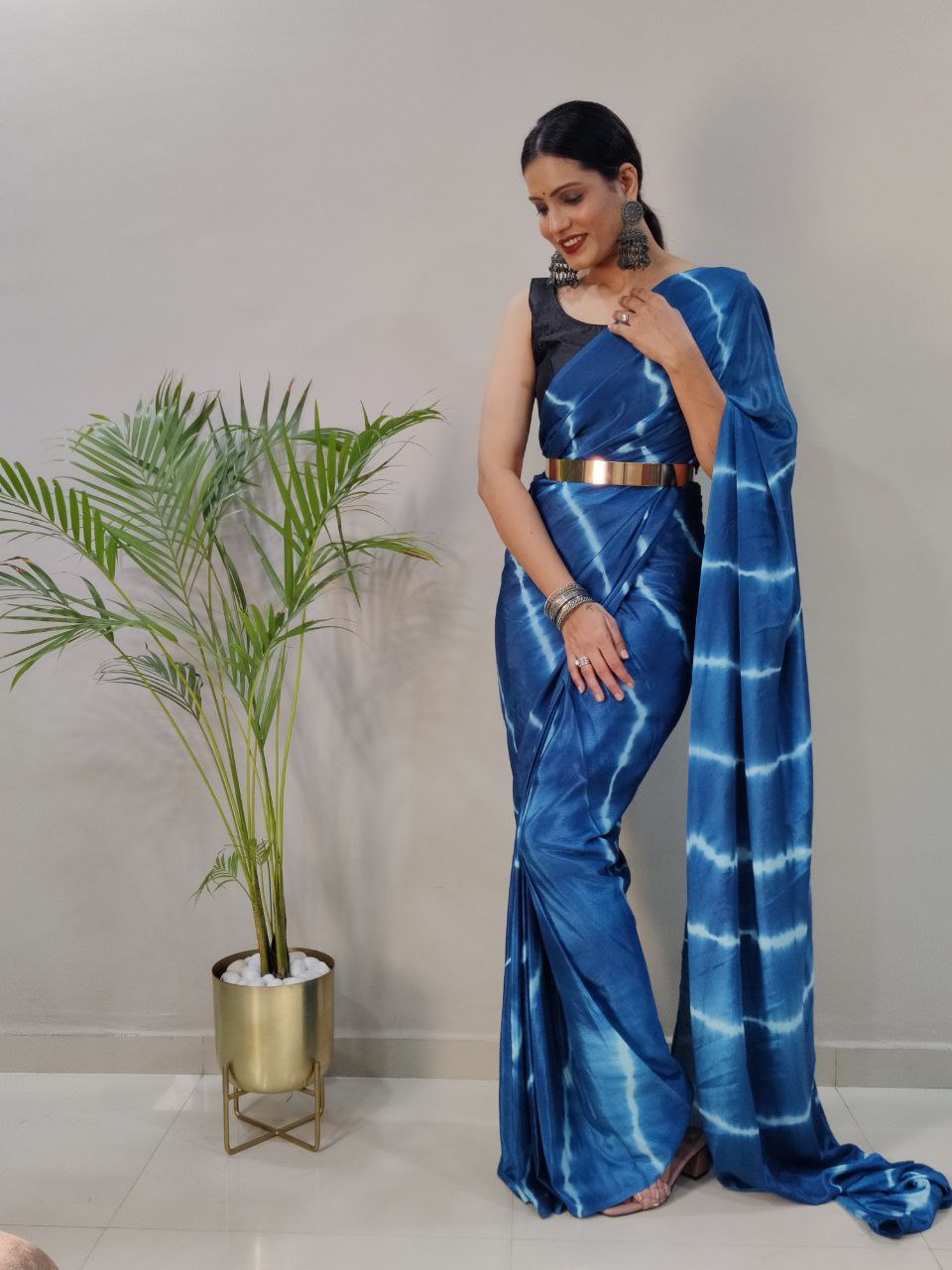 1-min ready to wear chinon leriya design saree with unstitch blouse. LERIYA BLUE